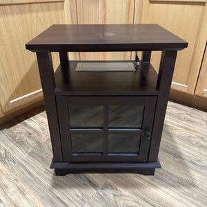 Hifyobro 18 “ end Table with charging staation